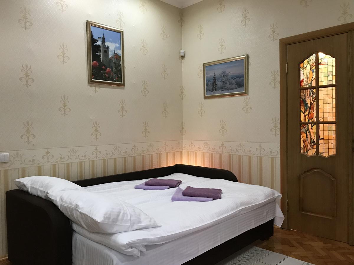 Large Apartment In The City Center Mukacheve Exterior photo