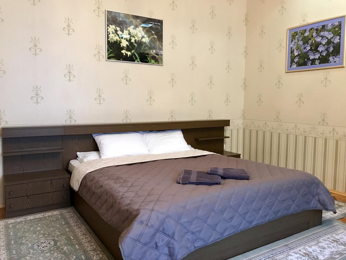 Large Apartment In The City Center Mukacheve Exterior photo