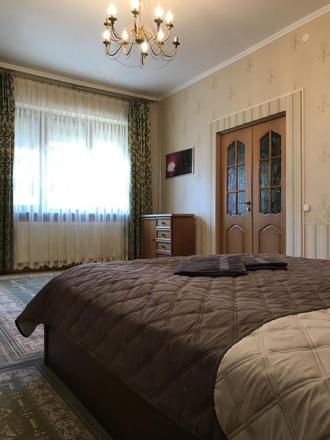 Large Apartment In The City Center Mukacheve Exterior photo